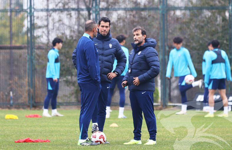 开云APP-三镇主帅打造三叉戟！两大神锋共480万欧，小将破门 2-2平海港B队